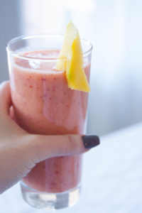 breakfast mango berry smoothie recipie healthy rgdaily blog