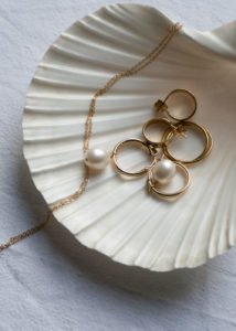 GLDN - Elegant, Dainty & Timeless Minimalist style, gold earrings, minimal fashion, vintage style | RG Daily Blog