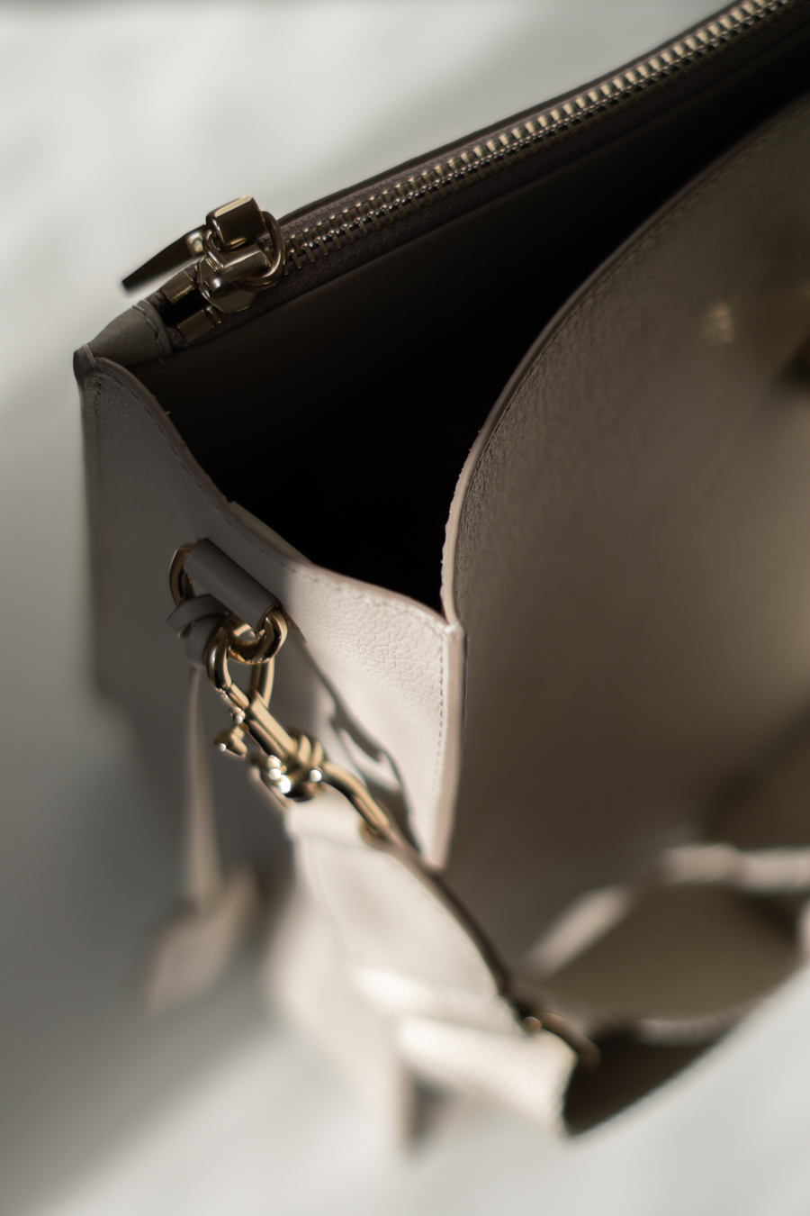 Carolina Herrera ~ Everyday Luxury With a Cause — RG Daily  Minimalist  handbag, Carolina herrera handbags, Carolina herrera