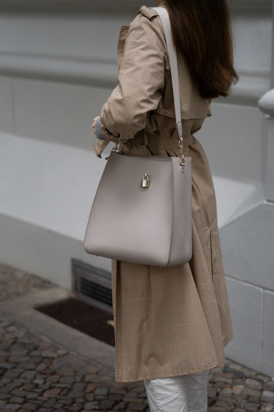 Carolina Herrera ~ Everyday Luxury With a Cause — RG Daily  Minimalist  handbag, Carolina herrera handbags, Carolina herrera